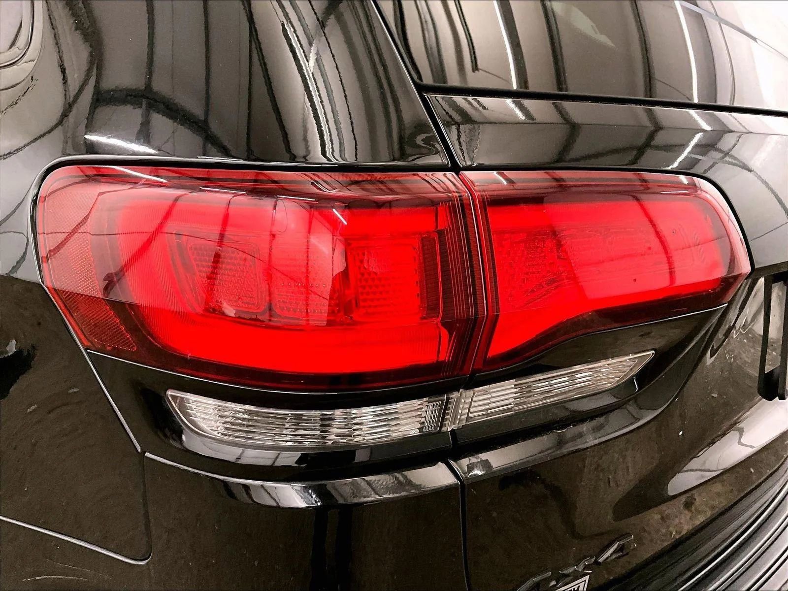 Used 2020 Jeep Grand Cherokee Altitude image 28