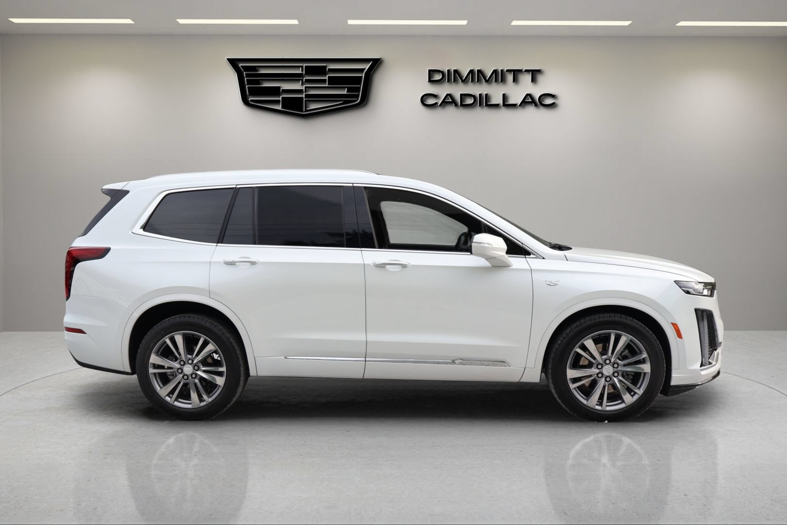 Certified 2024 Cadillac XT6 Premium Luxury FWD image 4