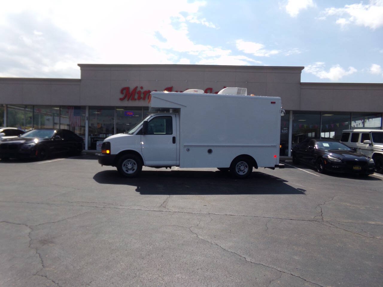 Used 2008 Chevrolet Express 3500 RWD image 2