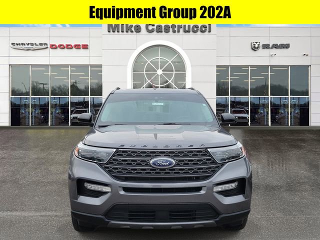 Used 2022 Ford Explorer XLT w/ Equipment Group 202A image 2