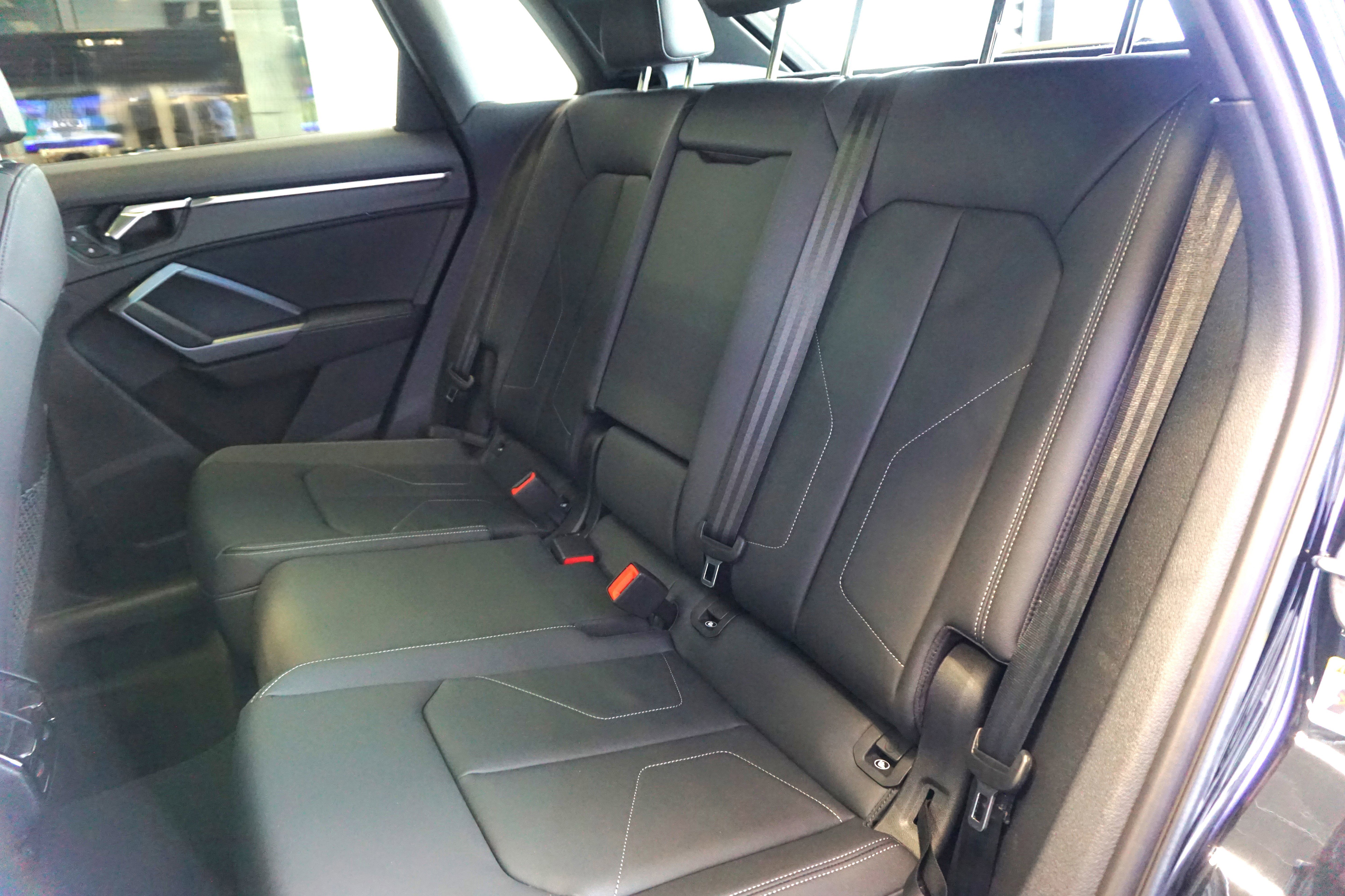 New 2025 Audi Q3 2.0T Premium image 14