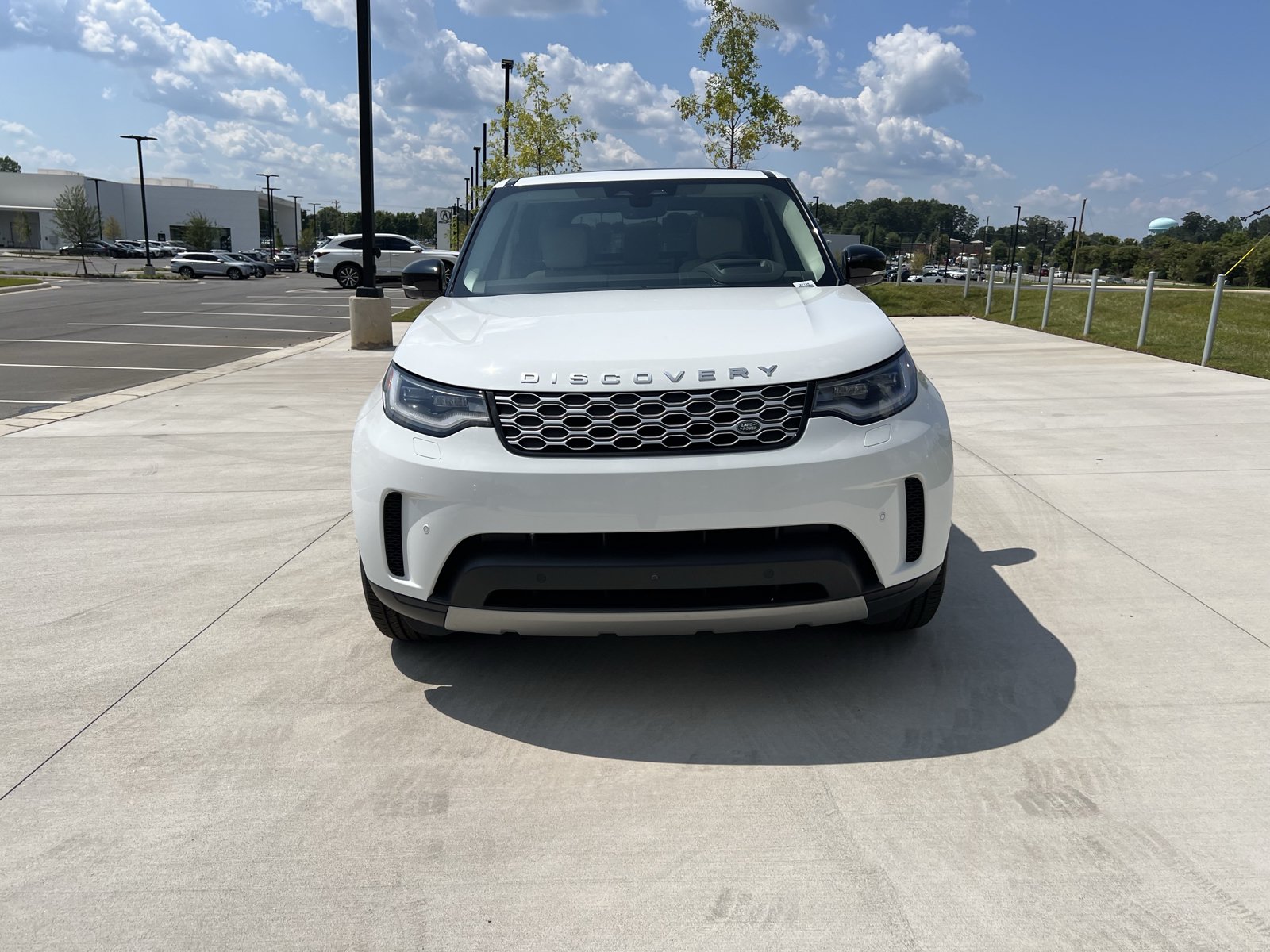 Used 2024 Land Rover Discovery S AWD/4WD image 3
