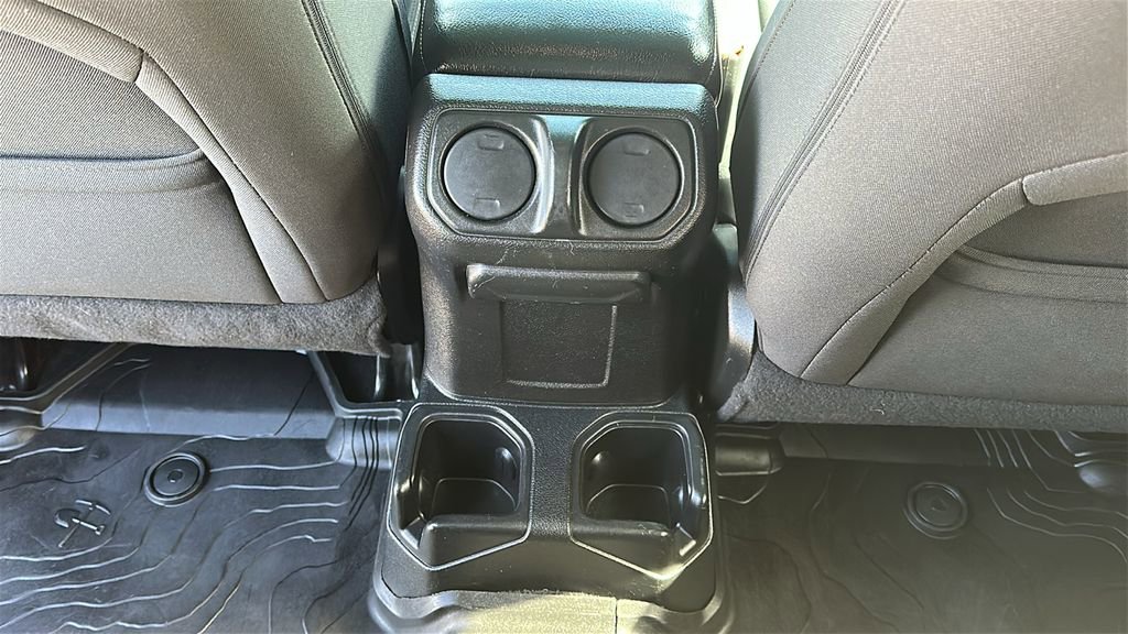 Used 2018 Jeep Wrangler Unlimited Sport image 29