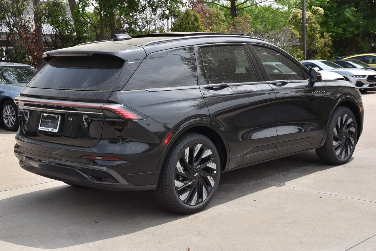 New 2026 Lincoln Nautilus Reserve w/ Jet Appearance Package AWD/4WD image 13