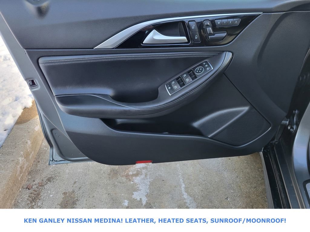 Used 2018 INFINITI QX30 Premium w/ Cargo Package image 39