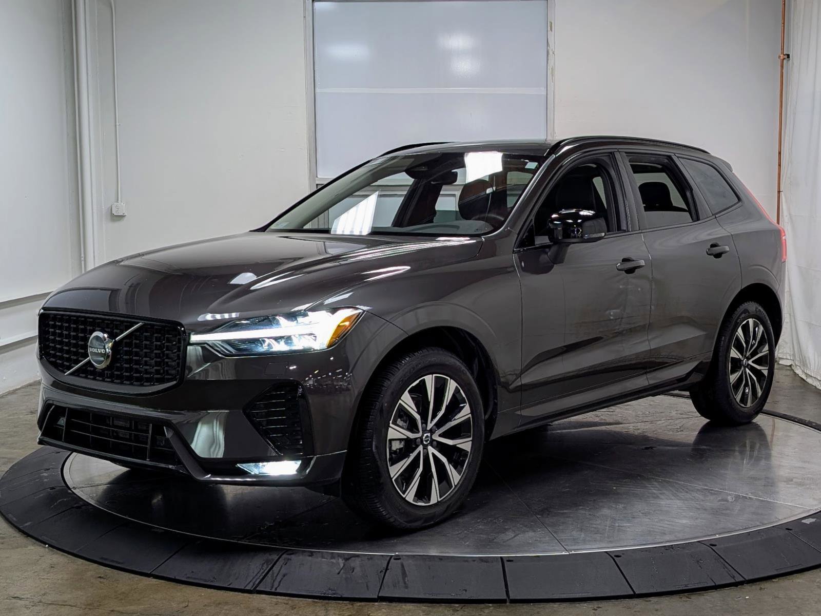 Used 2025 Volvo XC60 B5 Core AWD/4WD image 4