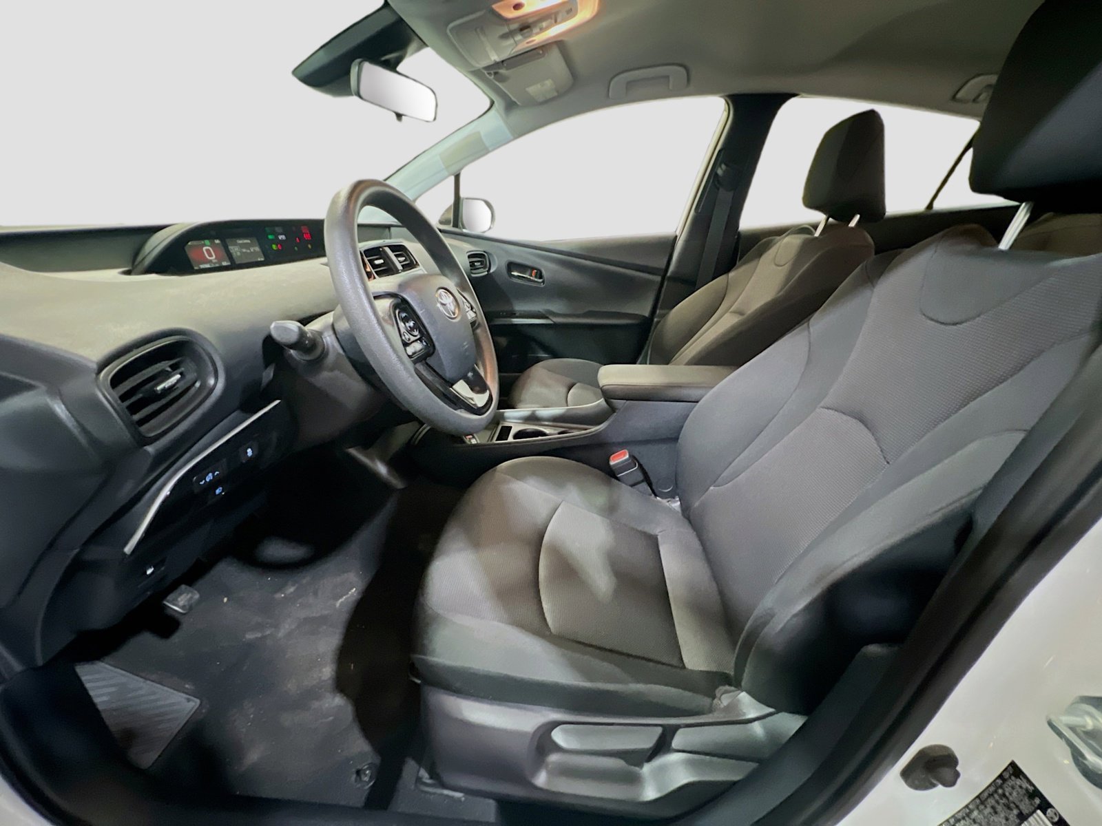 Used 2021 Toyota Prius L Eco w/ Carpet Mat Package (TMS) FWD image 14