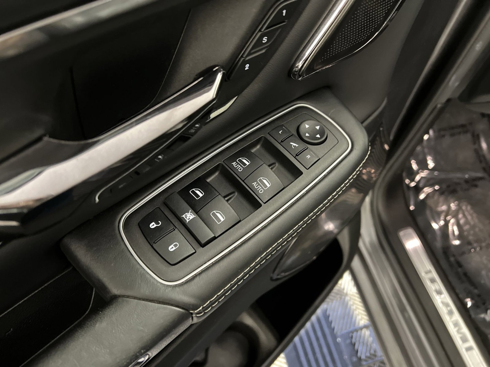 Used 2022 RAM 1500 Limited w/ Night Edition image 15