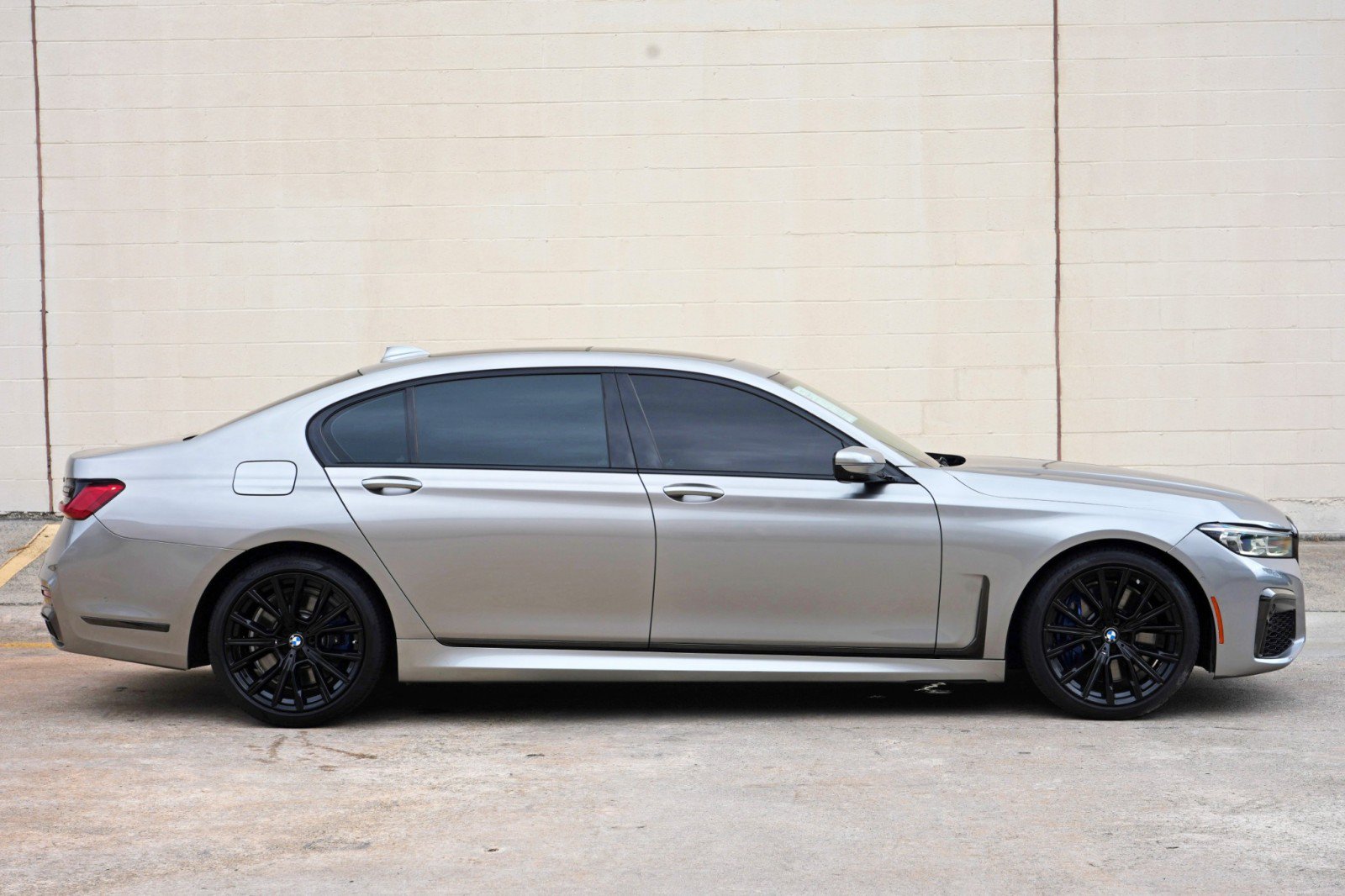 Used 2022 BMW 740i w/ M Sport Package RWD image 58