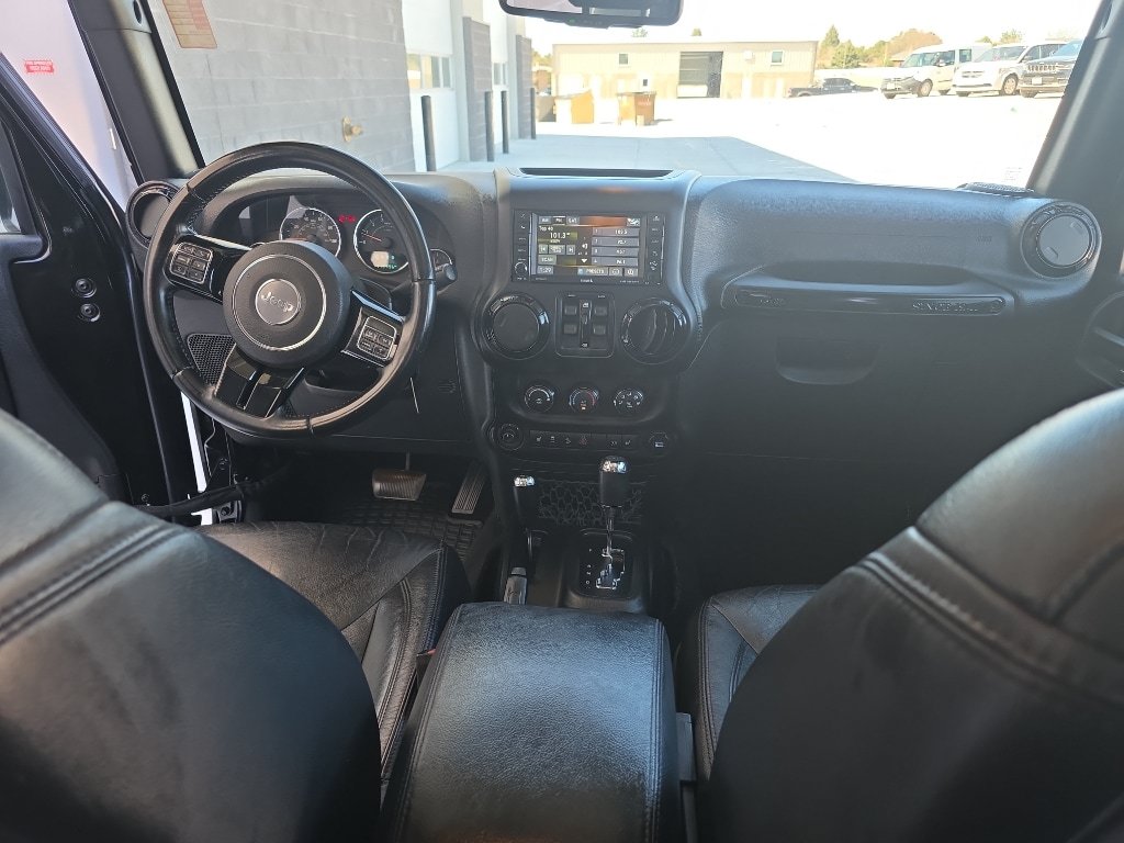 Used 2015 Jeep Wrangler Unlimited Sahara AWD/4WD image 9