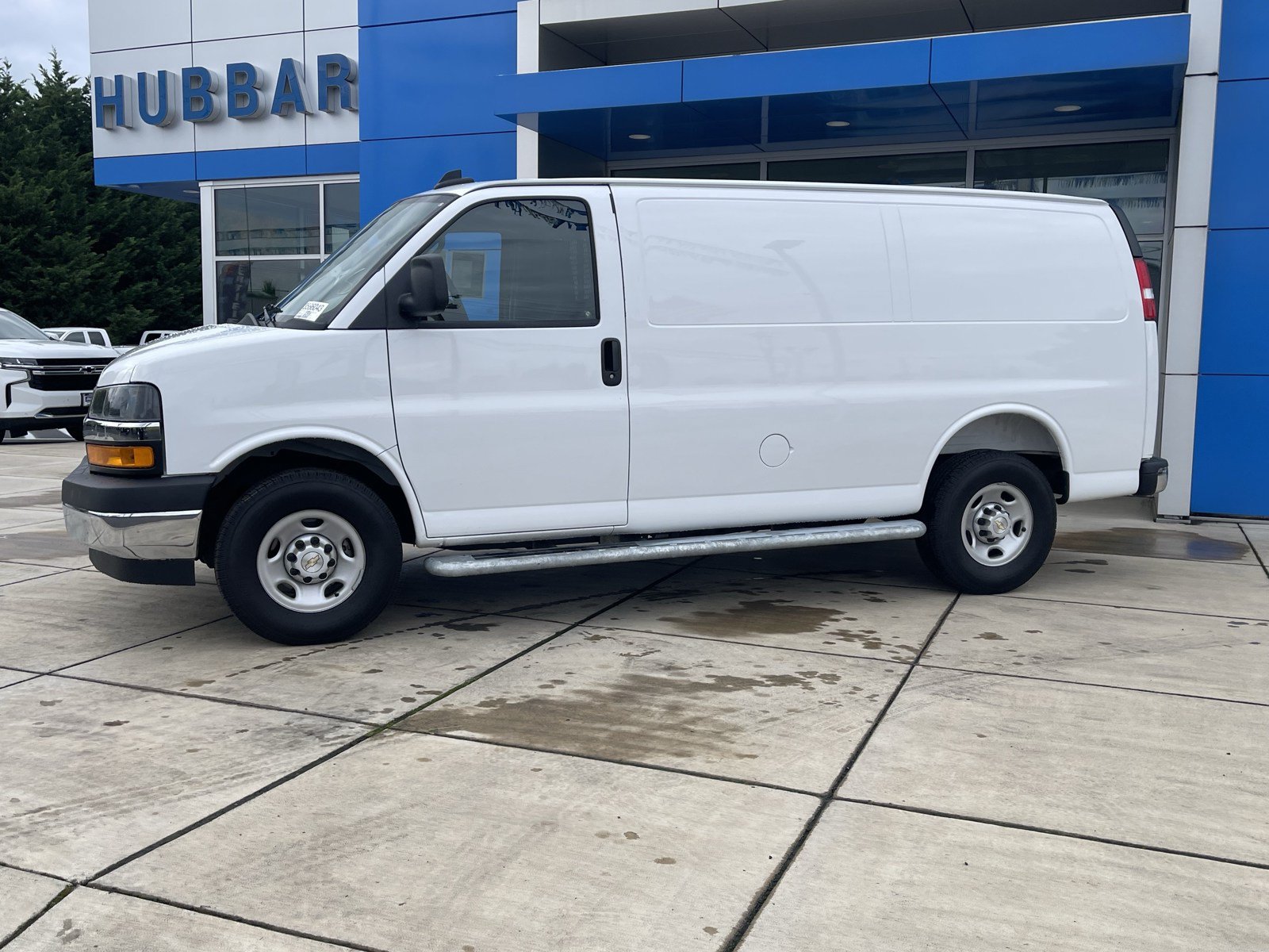 Used 2025 Chevrolet Express 2500 w/ Driver Convenience Package RWD image 2