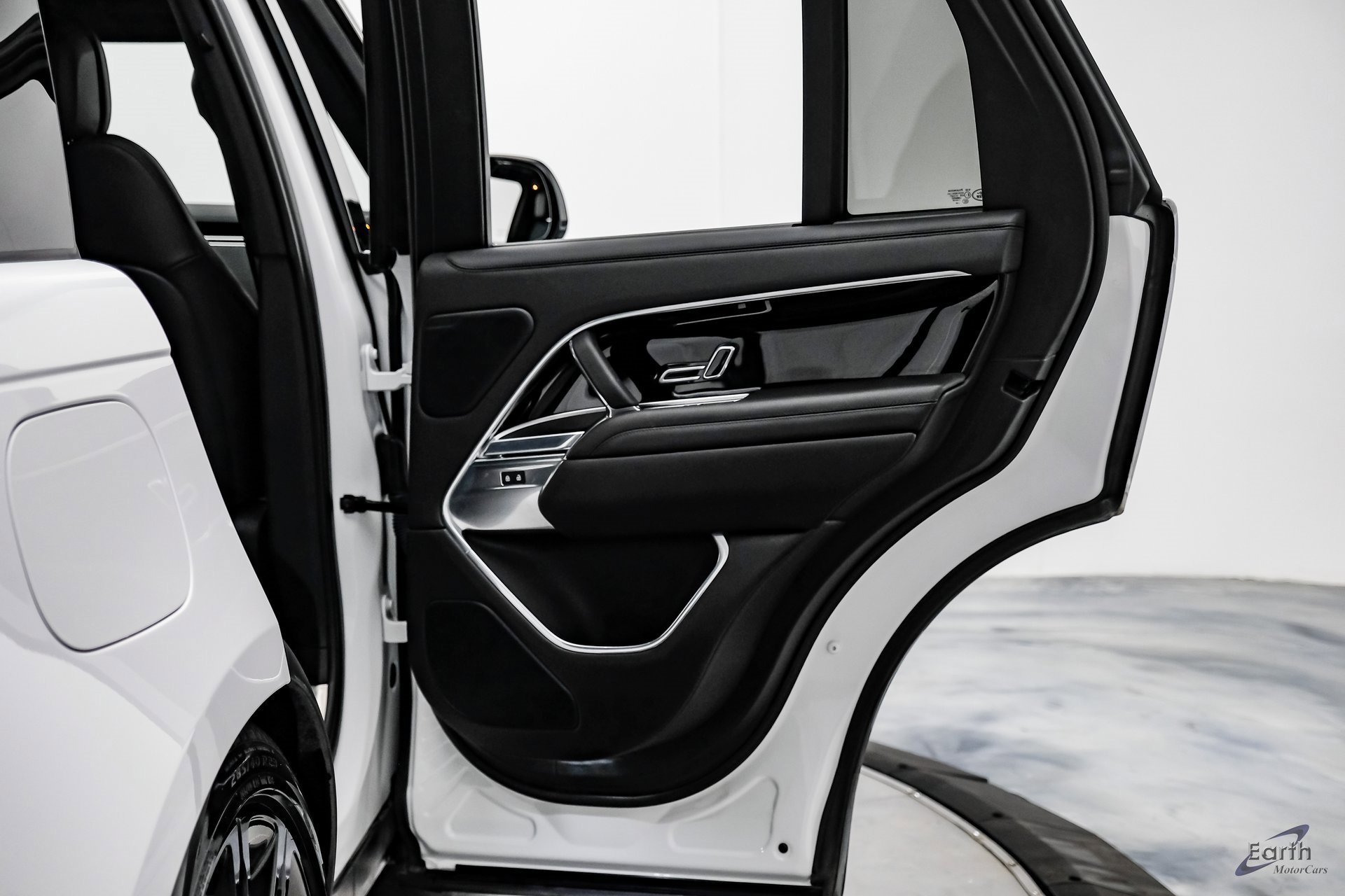 Used 2024 Land Rover Range Rover SE image 77