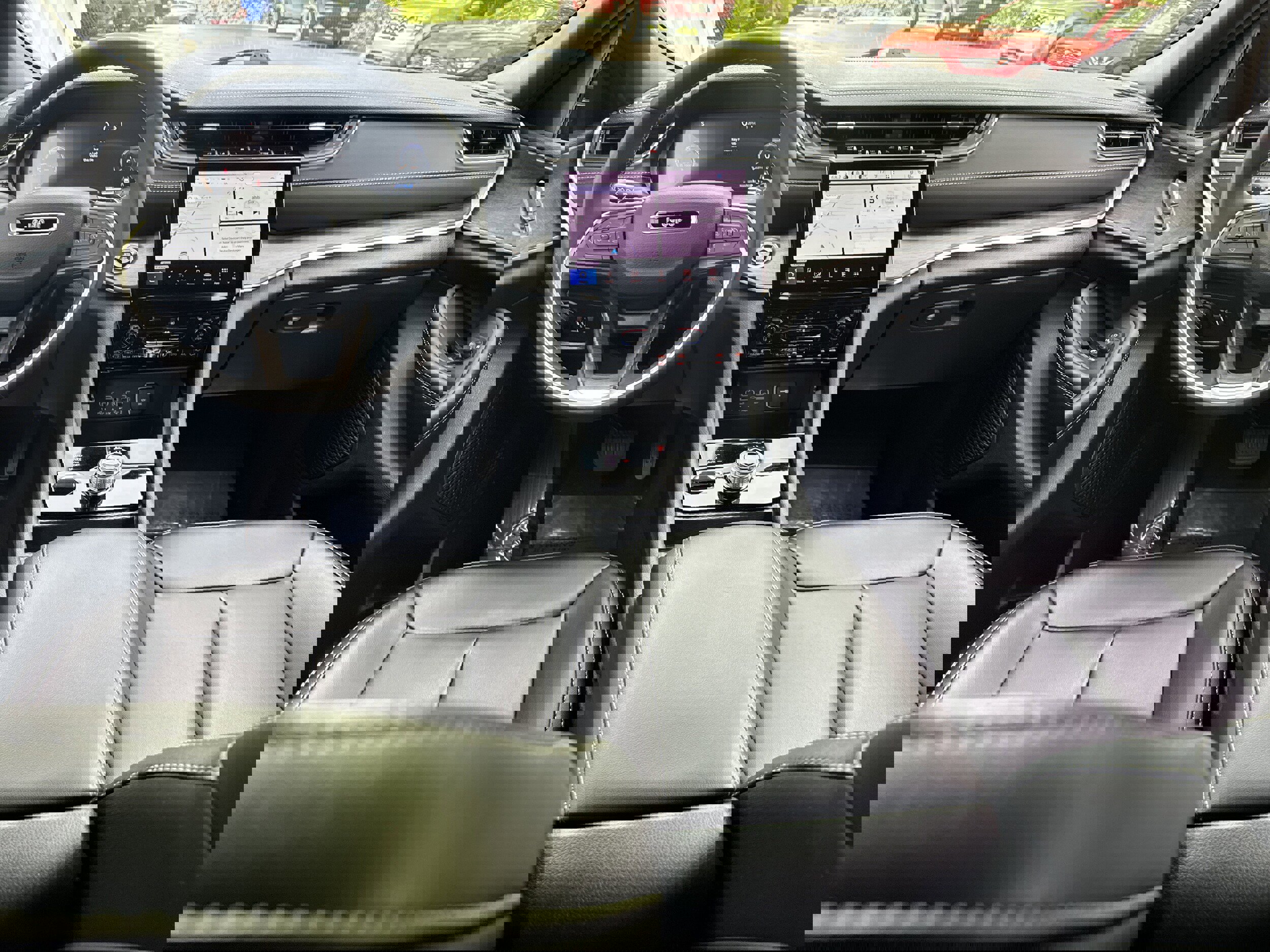 Used 2025 Jeep Grand Cherokee Limited w/ Black Appearance Package AWD/4WD image 16