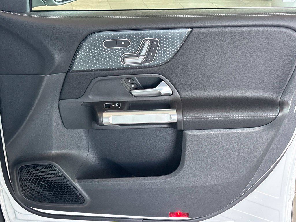 New 2026 Mercedes-Benz GLB 250 4MATIC image 32
