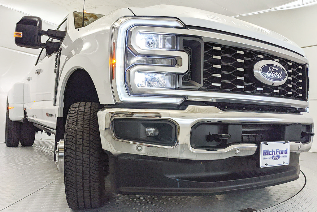 Certified 2025 Ford F350 Lariat w/ Lariat Ultimate Package AWD/4WD image 24