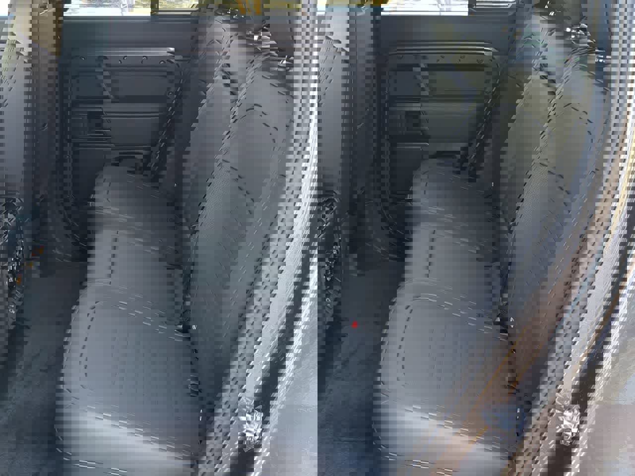 Used 2025 Land Rover Defender 110 image 21