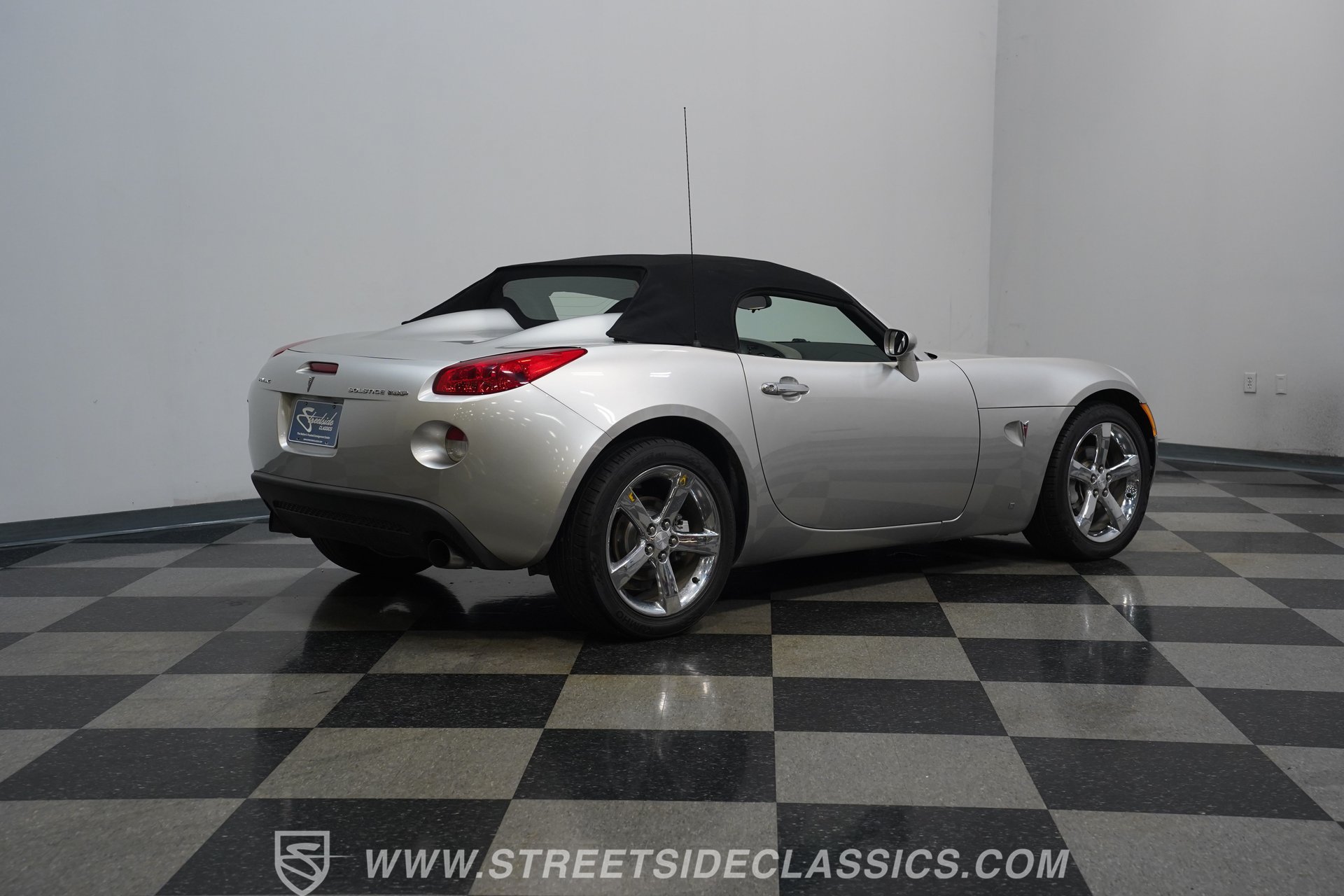Used 2007 Pontiac Solstice GXP w/ Premium Package RWD image 13