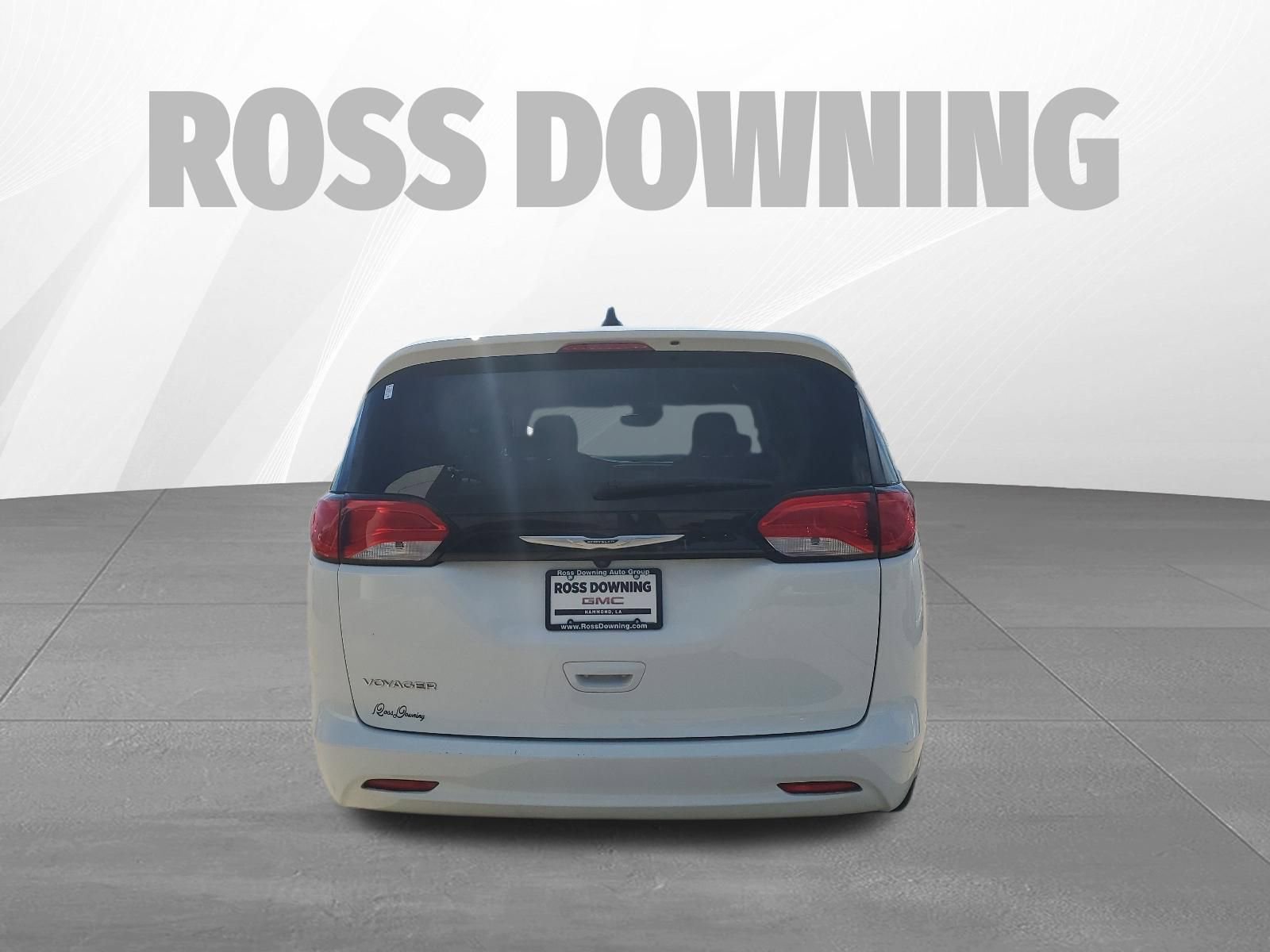 Used 2023 Chrysler Voyager LX image 5