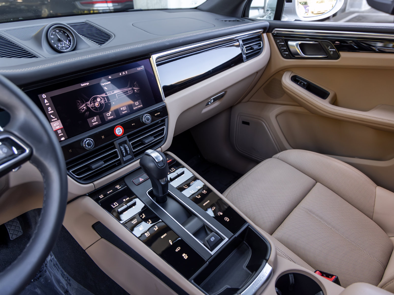 Certified 2026 Porsche Macan AWD/4WD image 42
