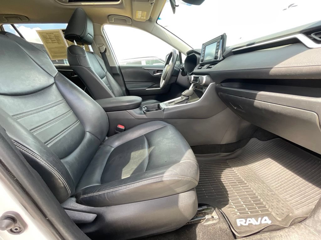 Used 2020 Toyota RAV4 XLE Premium FWD image 26