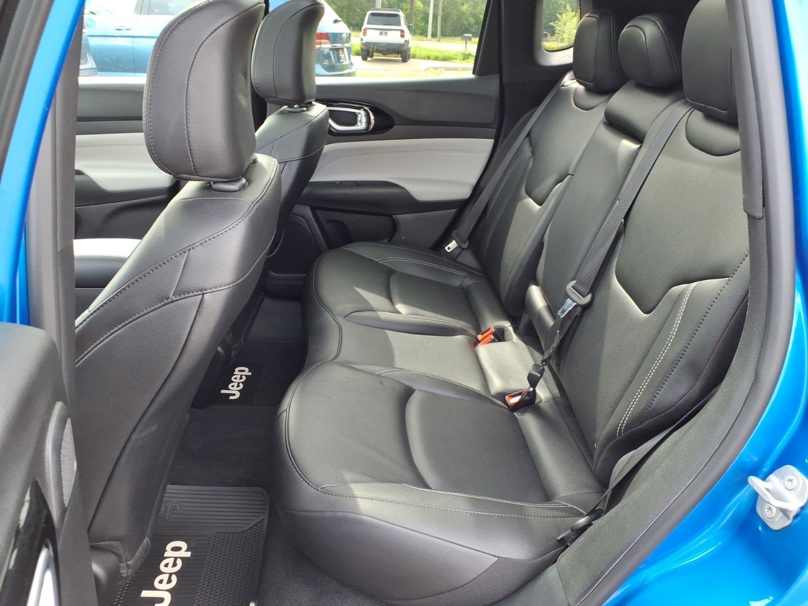 Used 2025 Jeep Compass Limited w/ Elite Group AWD/4WD image 7