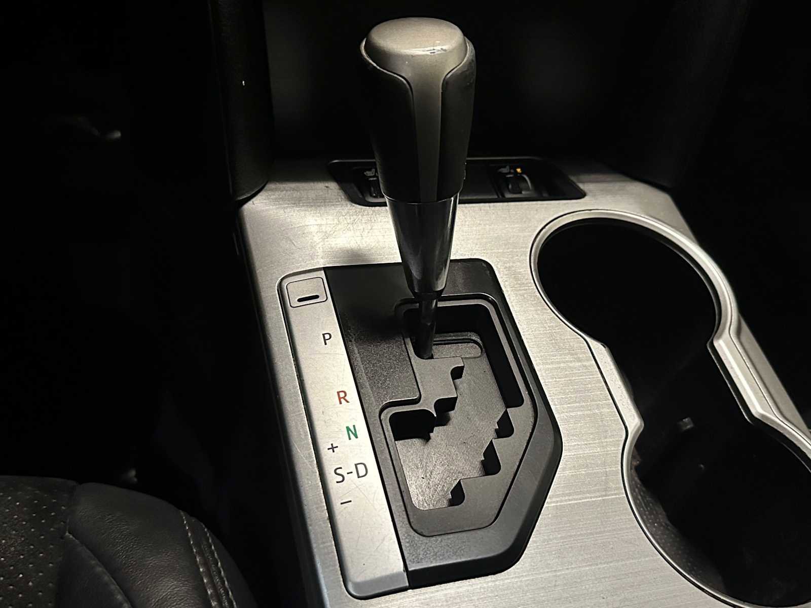 Used 2013 Toyota Camry SE w/ Leather Pkg image 16