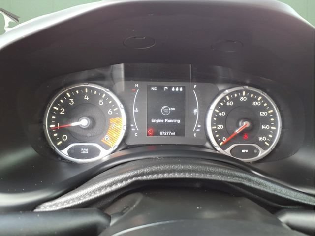 Used 2019 Jeep Renegade Latitude FWD image 16