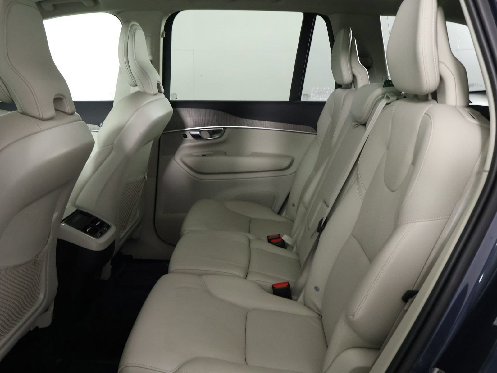 Certified 2023 Volvo XC90 B6 Plus w/ Protection Package Premier AWD/4WD image 32
