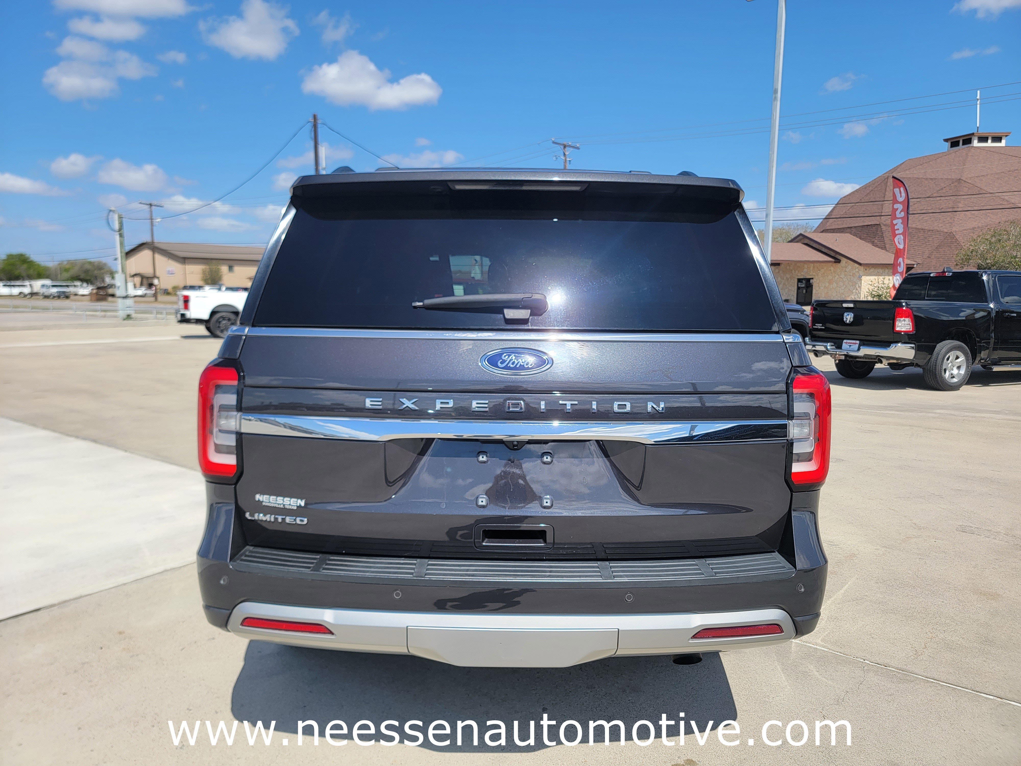 Used 2024 Ford Expedition Limited AWD/4WD image 6