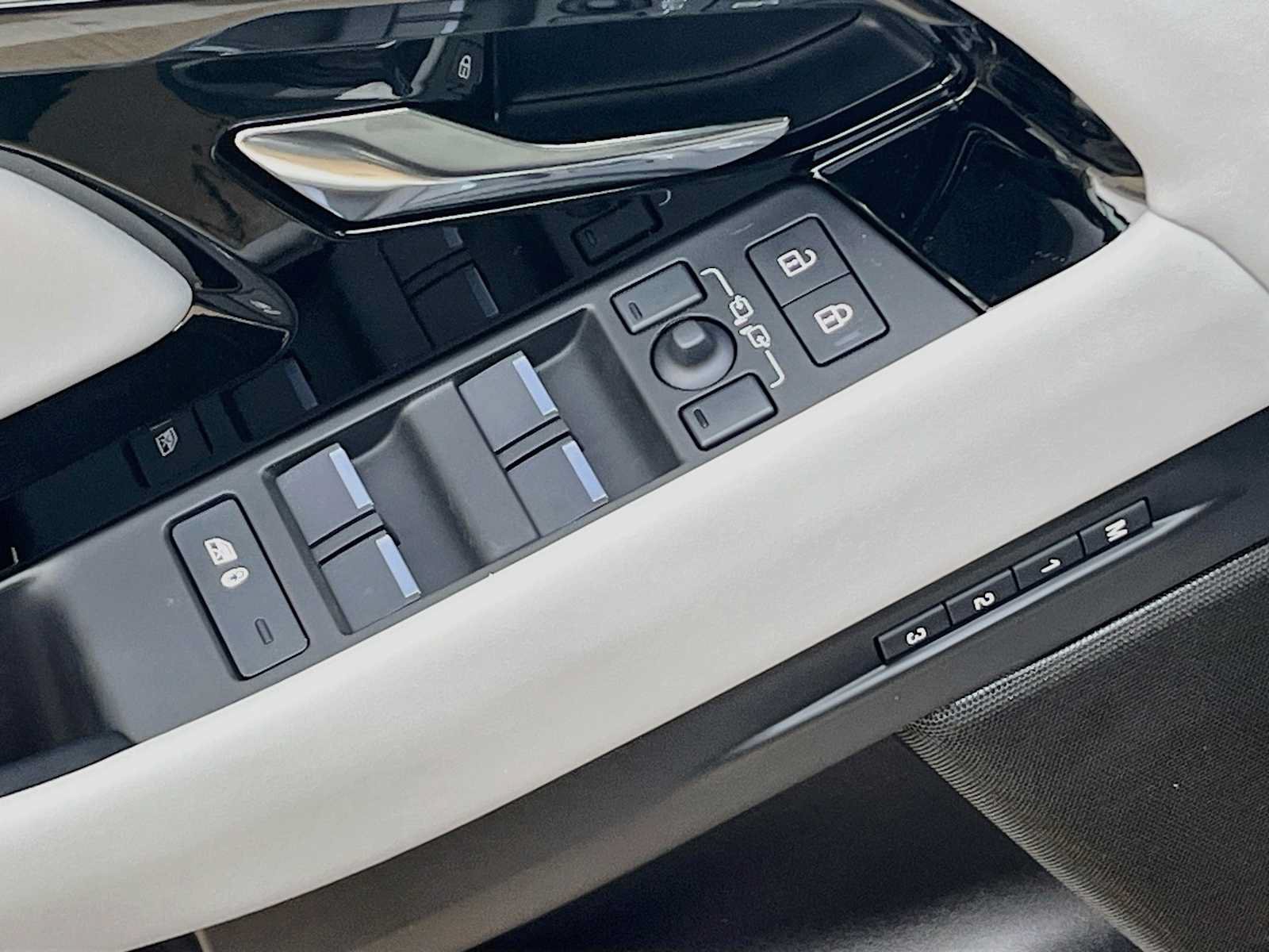 New 2026 Land Rover Range Rover Evoque Hoxton AWD/4WD image 13