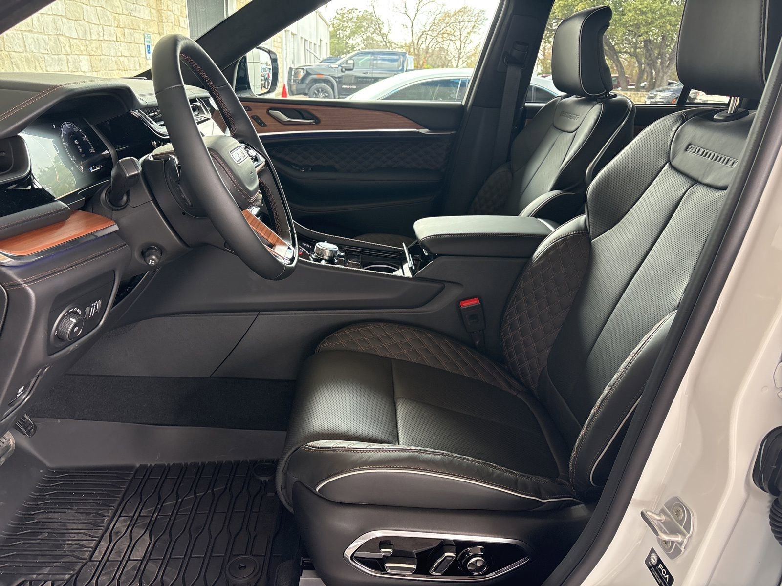 New 2025 Jeep Grand Cherokee Summit image 12