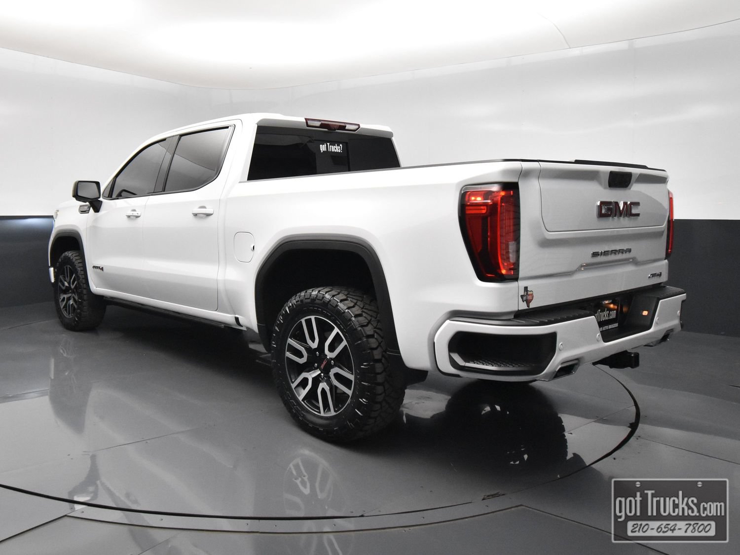 Used 2023 GMC Sierra 1500 AT4 w/ Technology Package AWD/4WD image 5