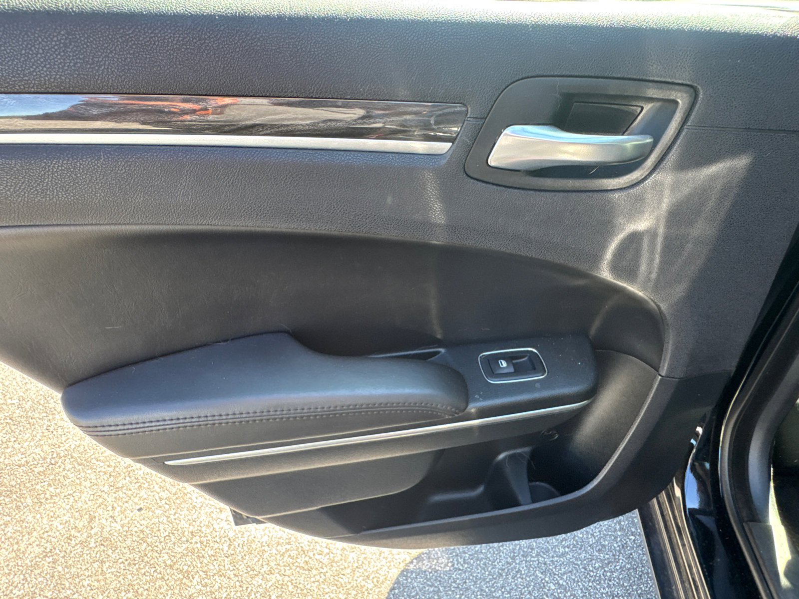 Used 2018 Chrysler 300 Touring L image 24