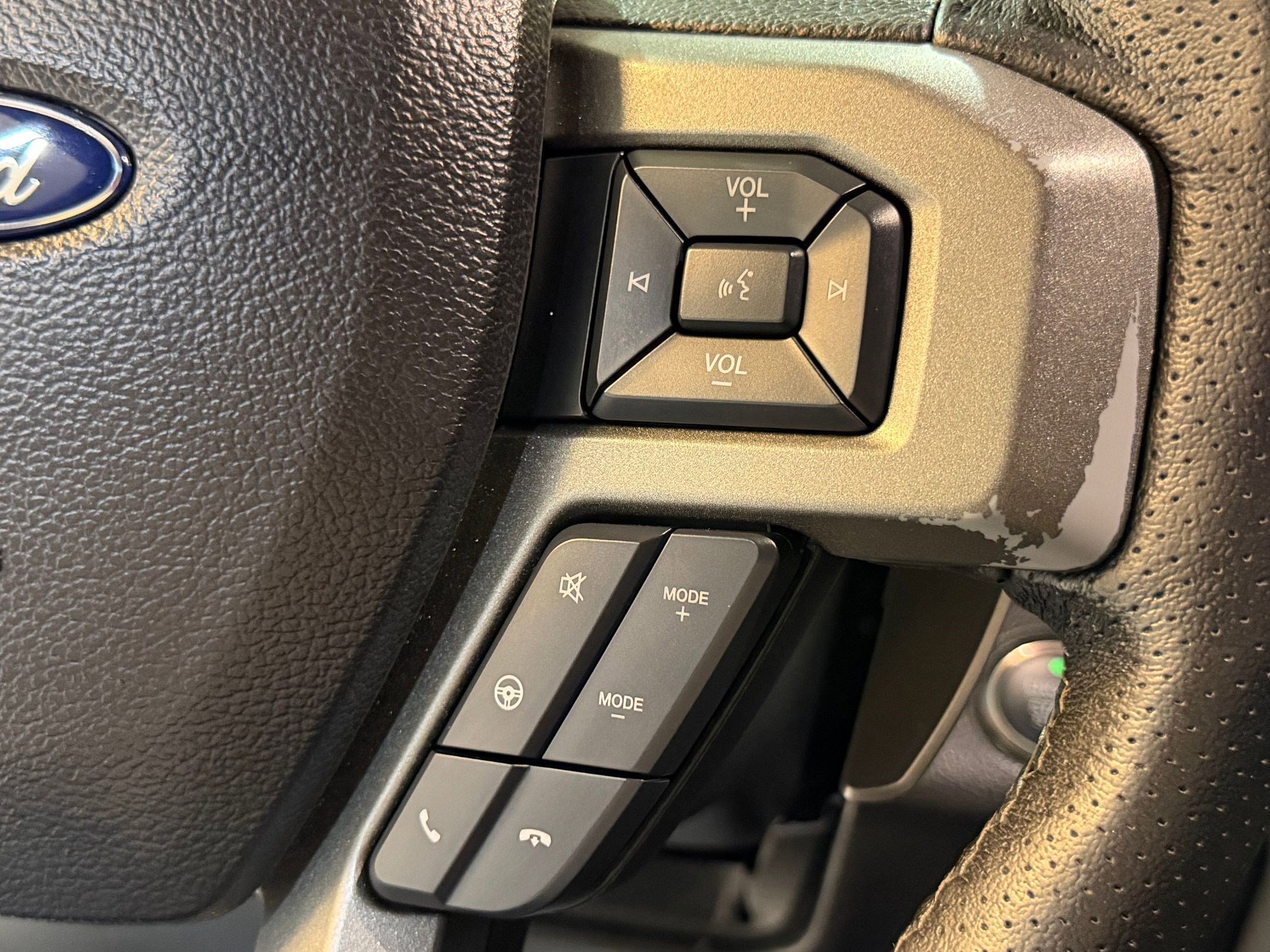 Used 2017 Ford F150 Raptor w/ Equipment Group 802A Luxury AWD/4WD image 28