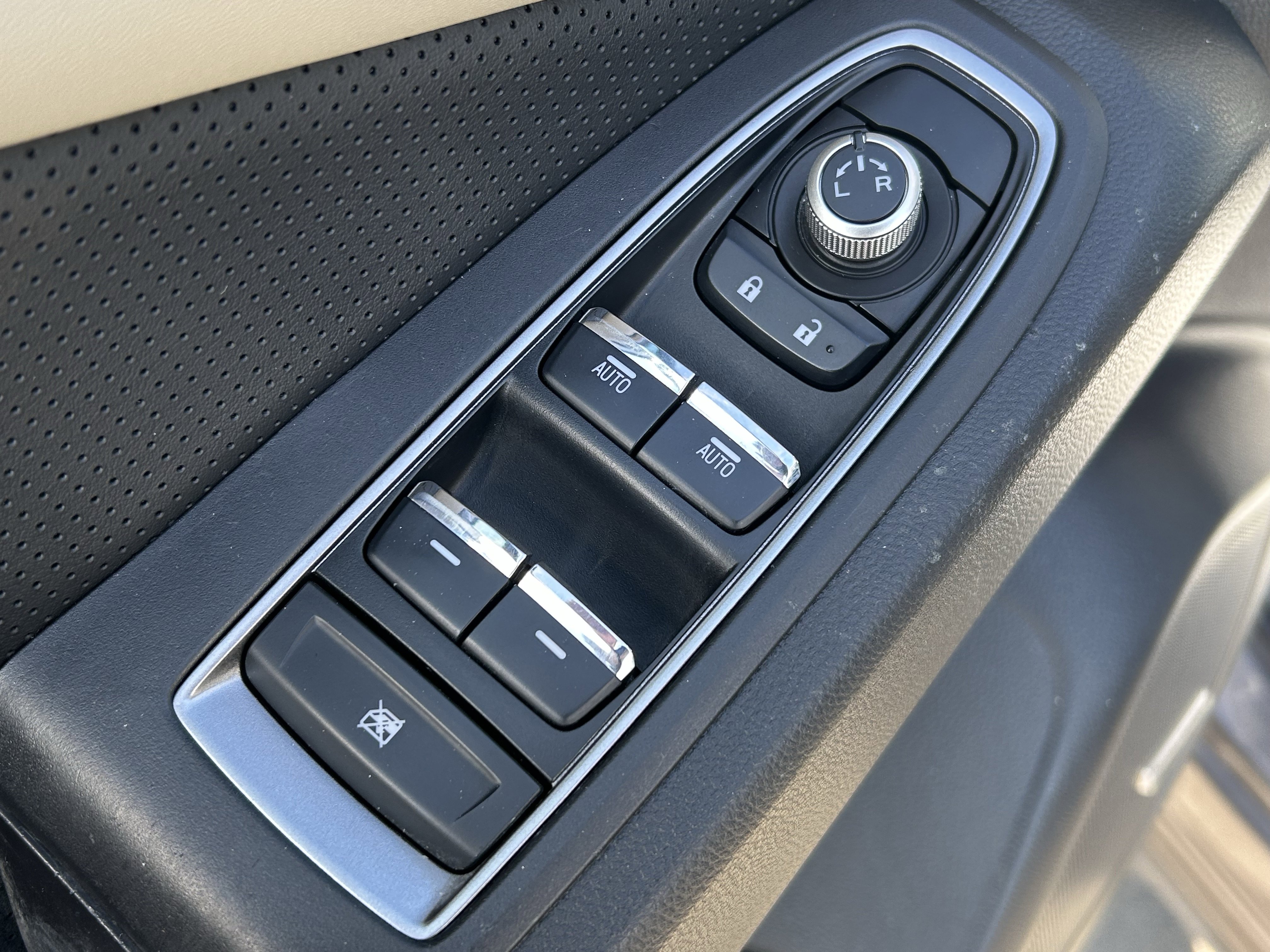 Used 2022 Subaru Ascent Limited w/ Technology Package image 16