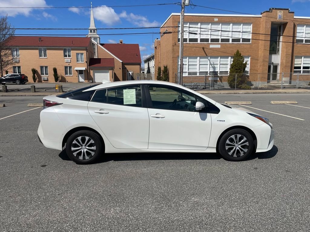 Used 2018 Toyota Prius Three image 4