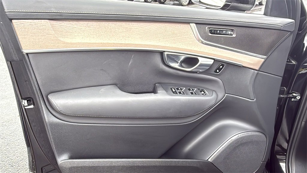 Certified 2025 Volvo XC90 B6 Plus image 13