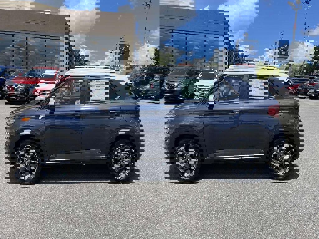 New 2025 Hyundai Venue Limited image 2
