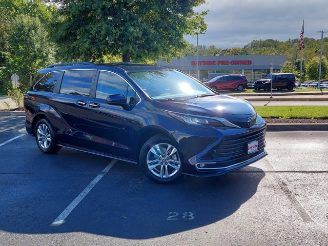 Used 2022 Toyota Sienna XLE
