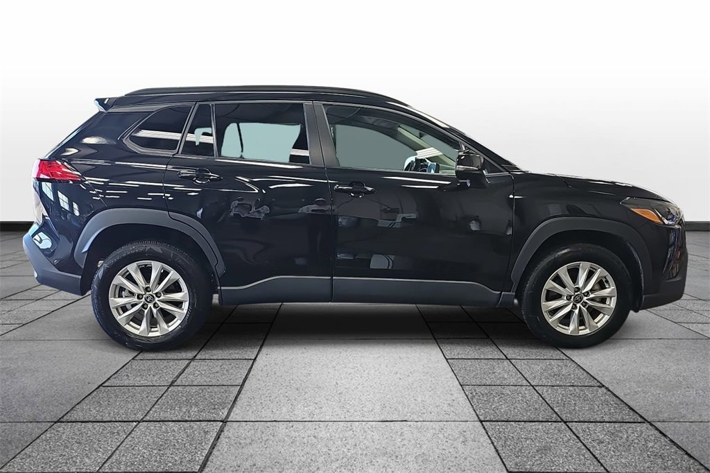 Used 2024 Toyota Corolla Cross LE image 4