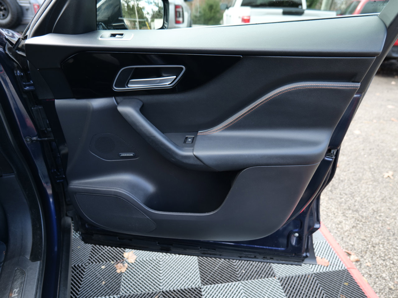 Used 2018 Jaguar F-PACE Prestige image 34