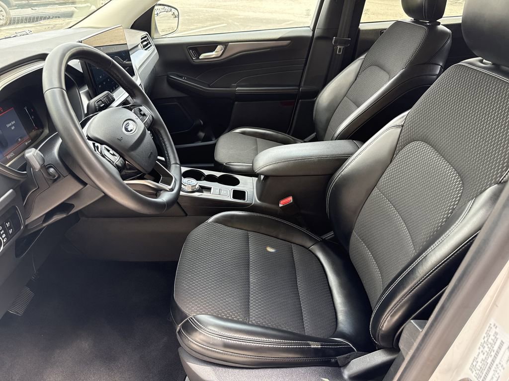 Used 2024 Ford Escape SE image 9