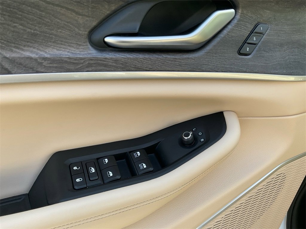 Used 2022 Jeep Grand Cherokee Limited image 34