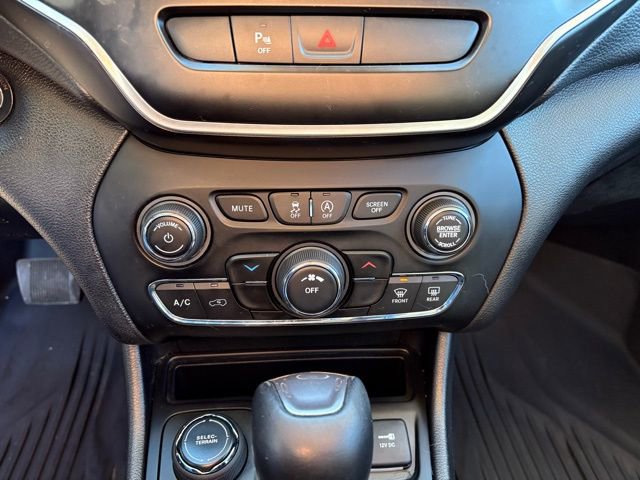 Used 2020 Jeep Cherokee Latitude Plus w/ Cold Weather Group image 19