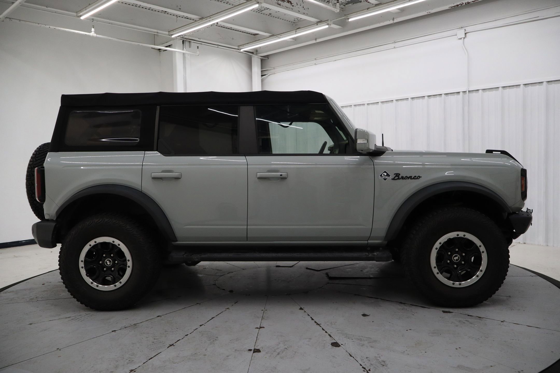 Used 2021 Ford Bronco Outer Banks w/ Sasquatch Package image 2