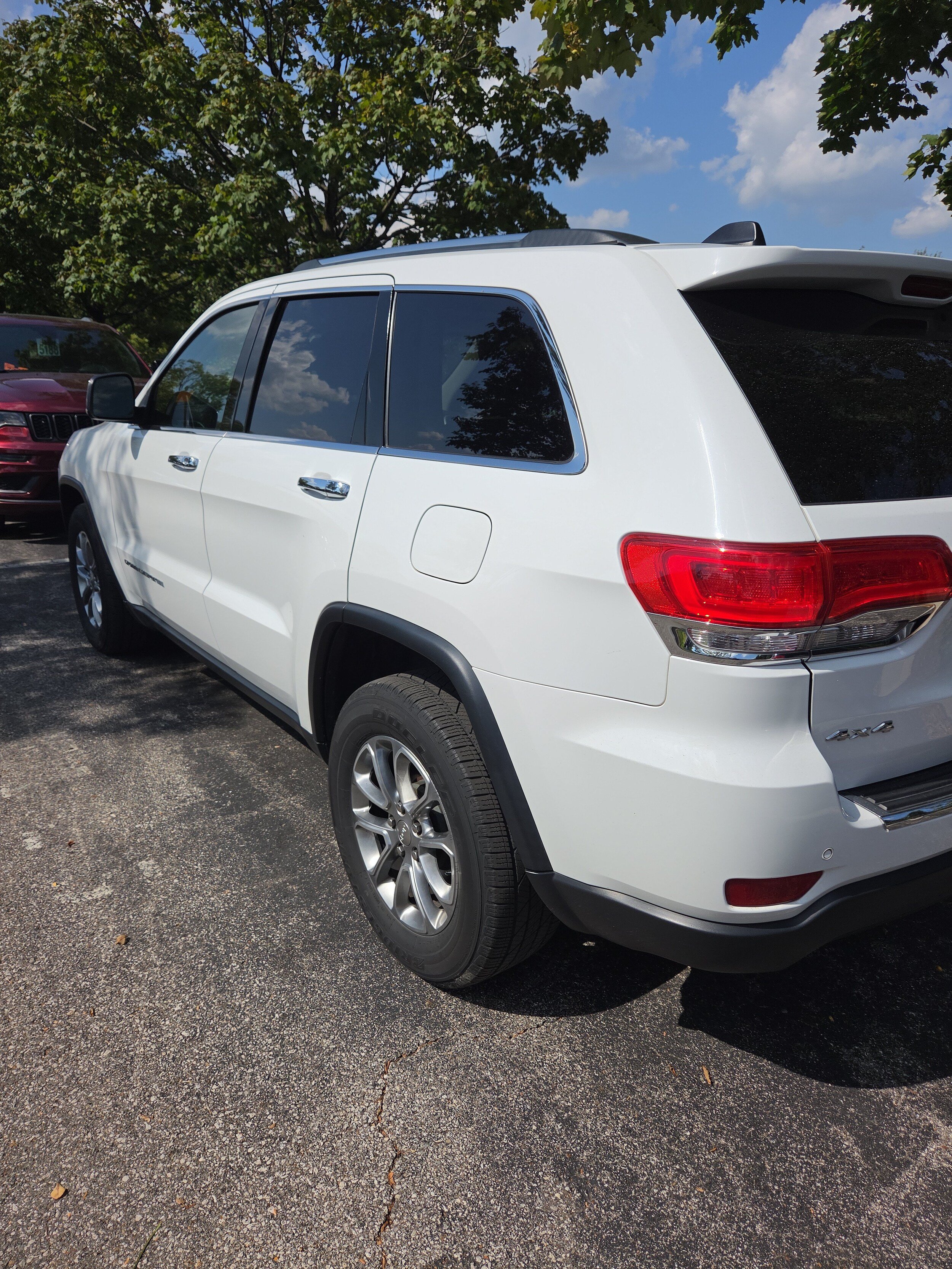 Used 2016 Jeep Grand Cherokee Limited AWD/4WD image 4
