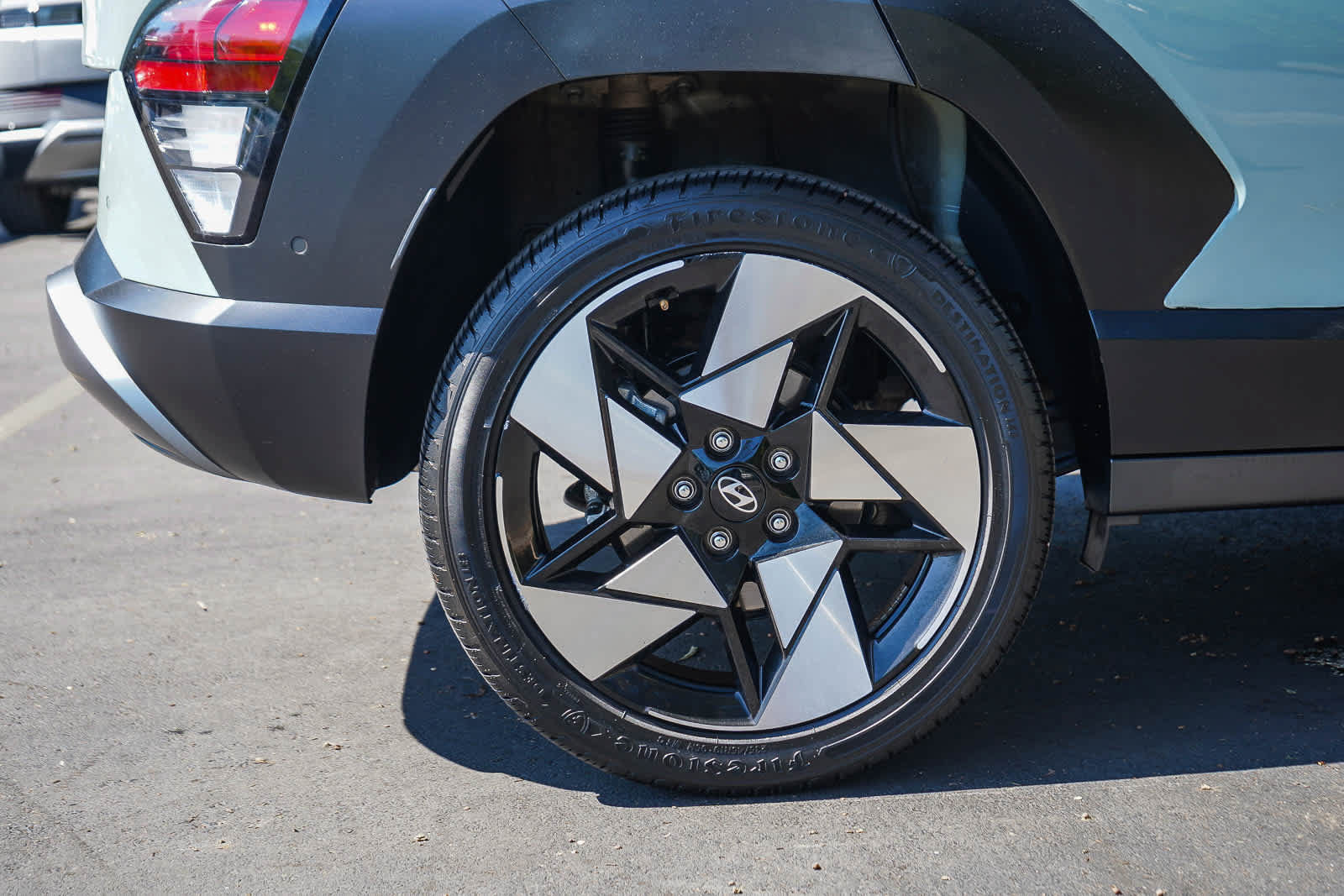 Used 2024 Hyundai Kona Limited AWD/4WD image 9