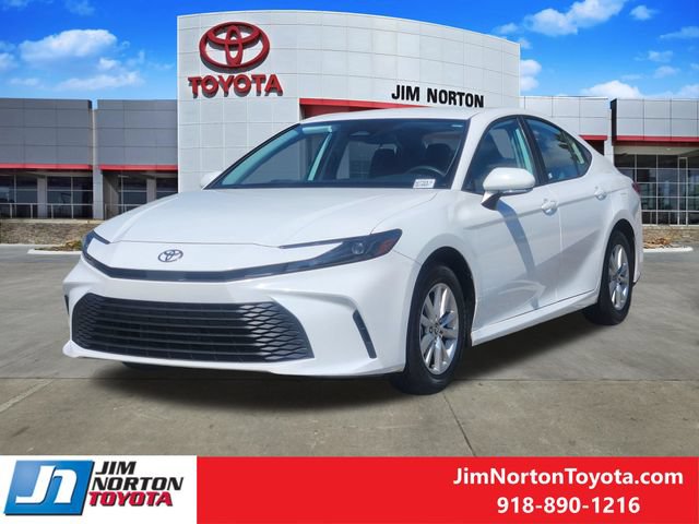 Used 2025 Toyota Camry LE FWD image 3