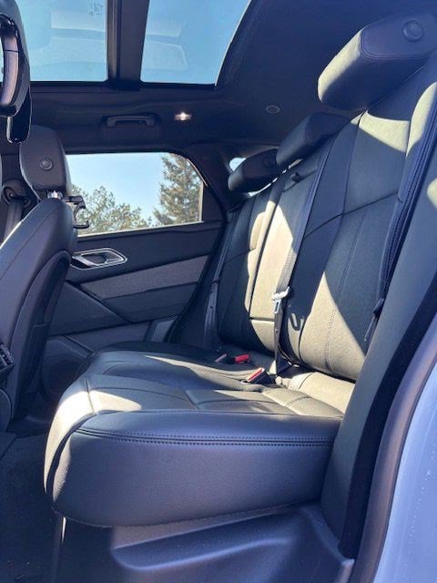 New 2026 Land Rover Range Rover Velar Dynamic SE image 11