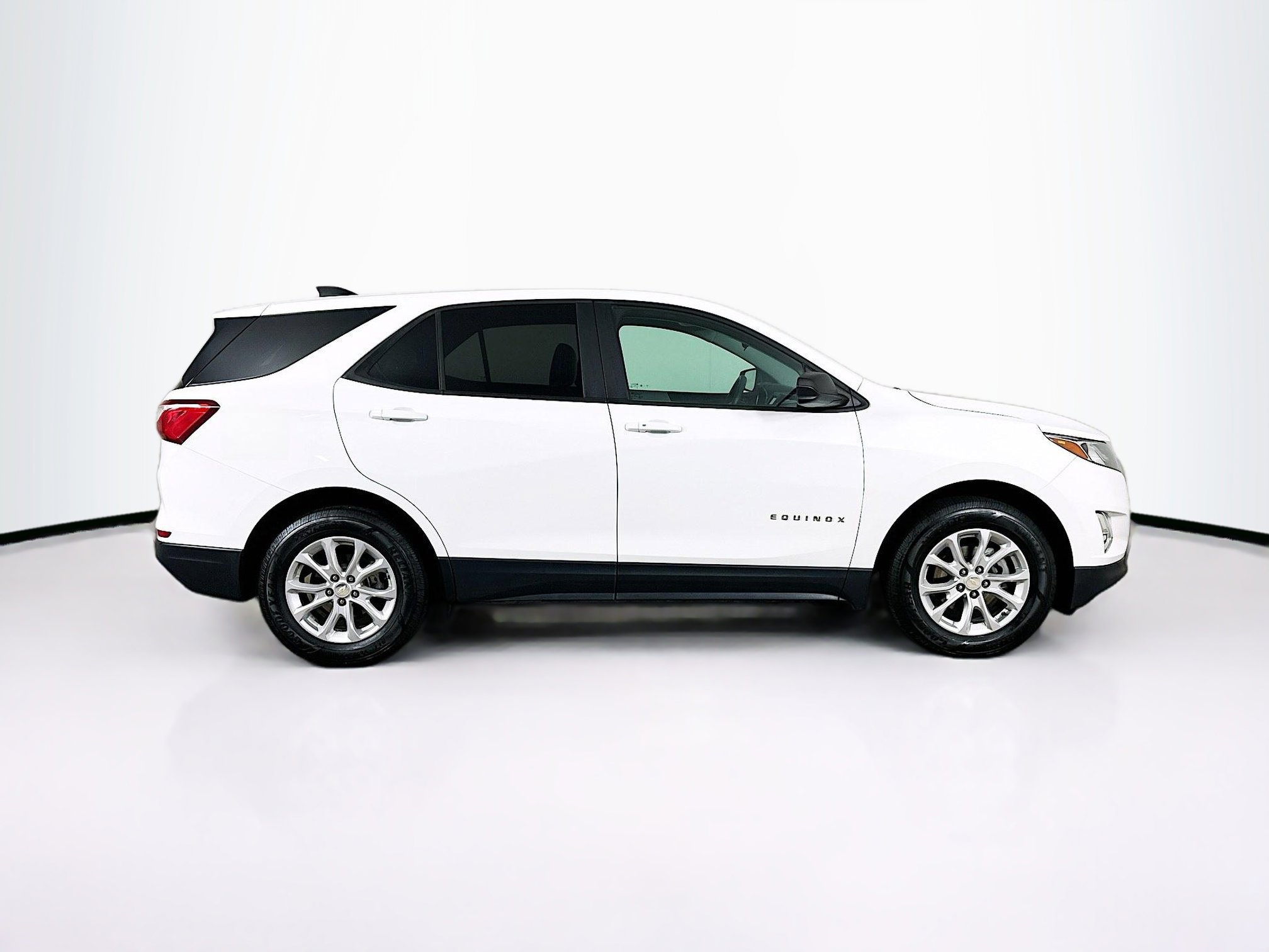 Used 2020 Chevrolet Equinox LS w/ LS Convenience Package AWD/4WD image 10